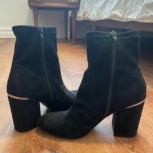 Black ankle boots with heel by Steve Madden